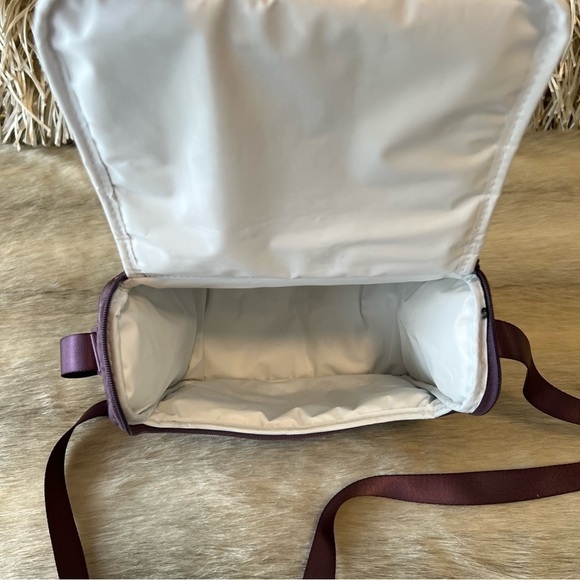 VERA BRADLEY Purple Tonal Chrysanthemum Ultralight Lunch Crossbody Bag Work - Picture 11 of 11